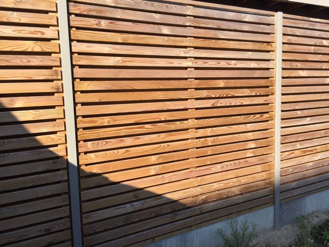 Afsluiting met horizontale houten latten