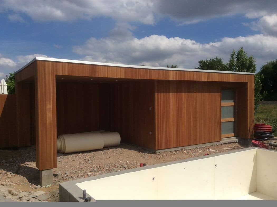 Poolhouse tijdens de aanleg van het zwembad